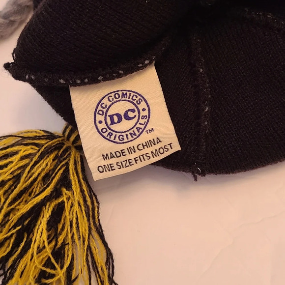 DC comics ear flap hat size 14+boys - Picture 5 of 5